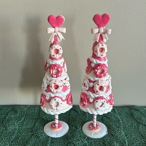 Cupcakes and Cashmere Valentine Donut Trees Hearts 💕 Pink NEW